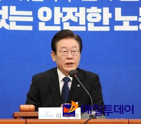 이재명 더불어민주당 대표가 9일 서울 여의도 국회에서 열린 당 최고위원회의에서 모두발언을 하고 있다. *재판매 및 DB 금지