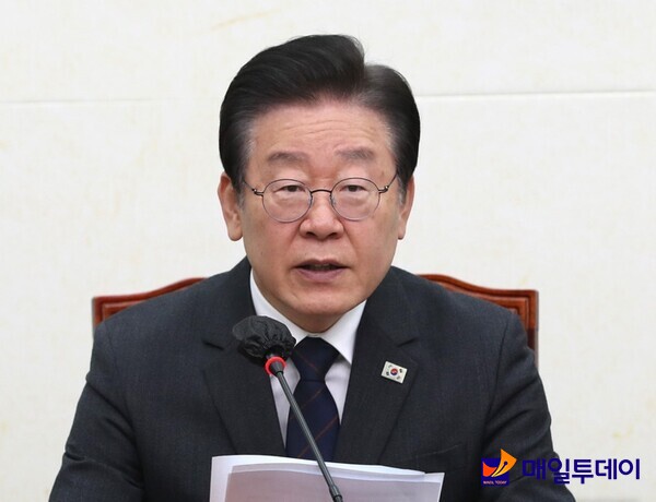 이재명 더불어민주당 대표가 22일 오전 서울 여의도 국회에서 열린 최고위원회의에서 발언하고 있다. 