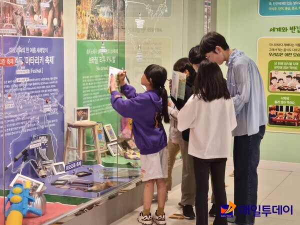 충북 국제교육원은 15일부터 다문화교육지원센터에서 '다문화교육전시체험관 관람 투어'를 운영한다.