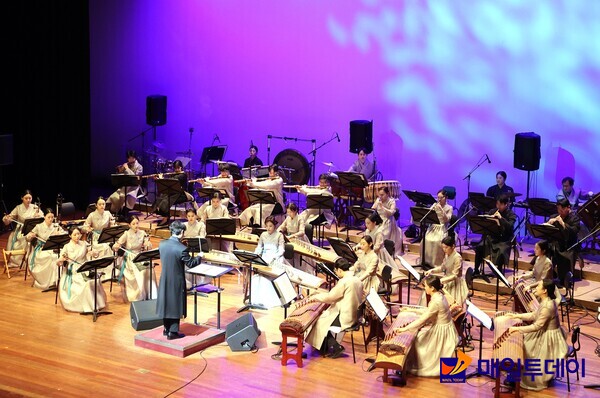 충주시는 중부내룩특별법 축하 음악회를 개최하고 있다.